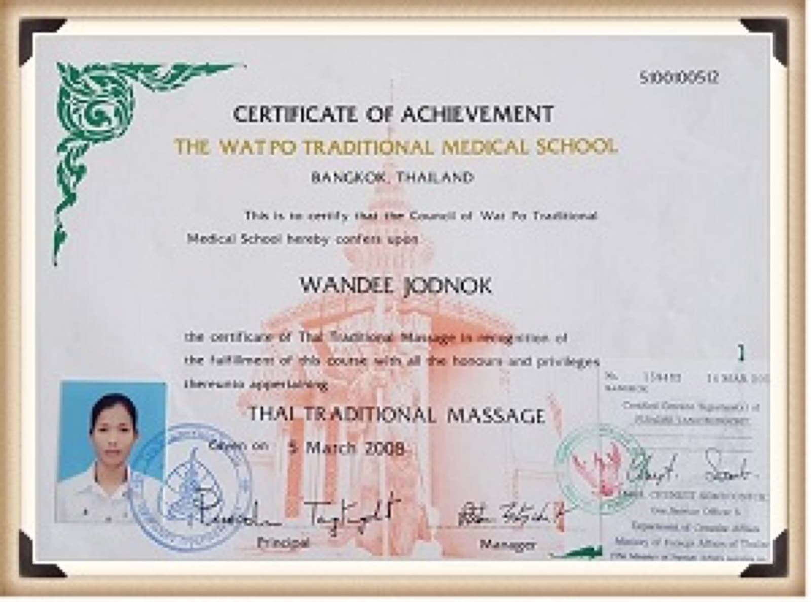 Certificat de l'école de médecine traditionnelle Wat Pho de Bangkok, Wandee Nicolas